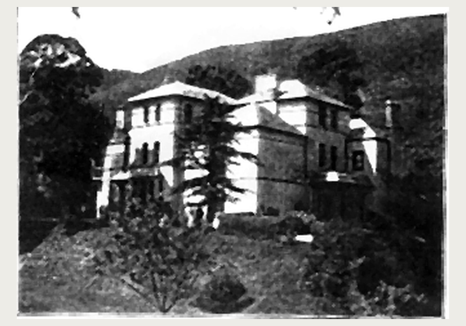 Undated historical black-and-white photograph of Ceniarth Hall near Machynlleth, the Gilbertson-Pritchard estate house beside Ceniarth Farm.